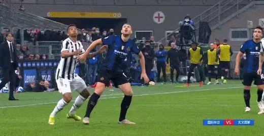  雷恩主场暴雨中战平对手 VAR判罚引发争议  